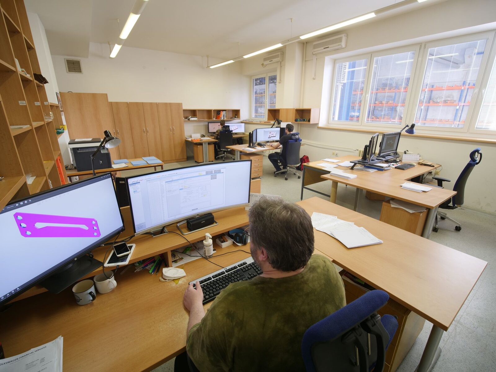 Konstruktér ROSTRA Tools při návrhu lisovacího nástroje v CAD systému